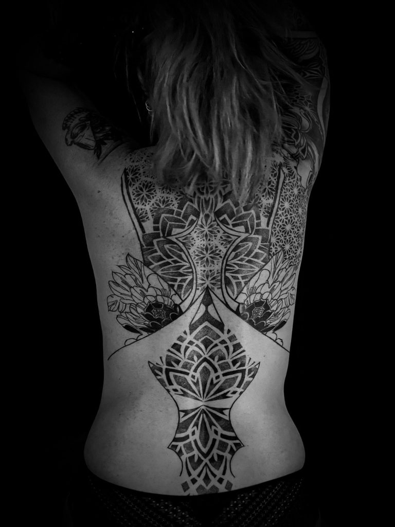 tatouage, tattooink, arttatoo, tattooartist ,blackwork ,tattooflash #flashtattoo ,tatuaje, mandala, dotwork, floral, géométrique